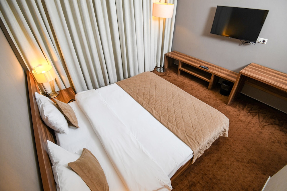 Avenue Hotel Baku 11/45