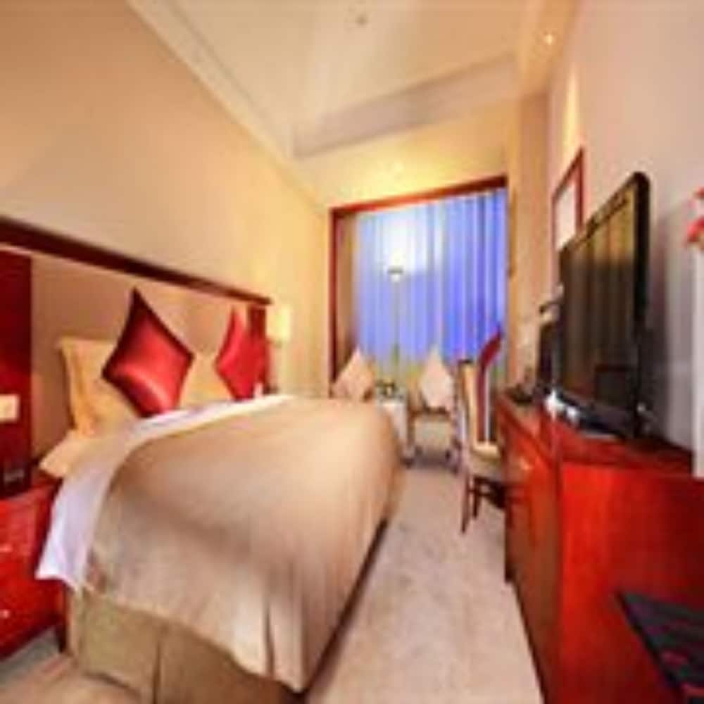 Xinhai Jinjiang Hotel 12/45