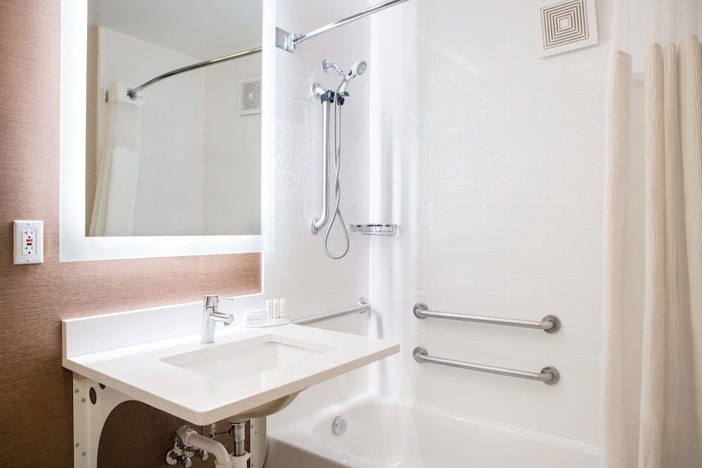 Fairfield Inn Suites By Marriott Fort Collins Loveland 8/38