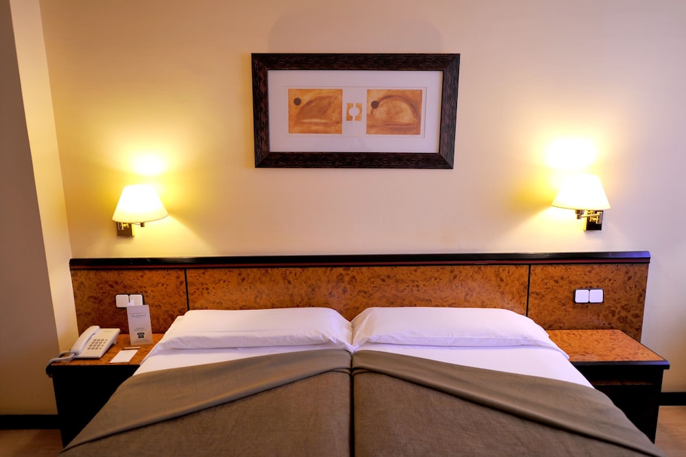 Glories Hotel 24/66