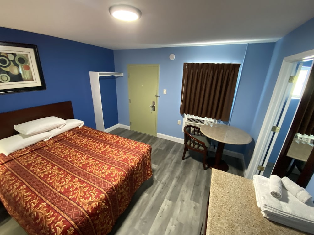 Red Carpet Inn and Suites 4/22