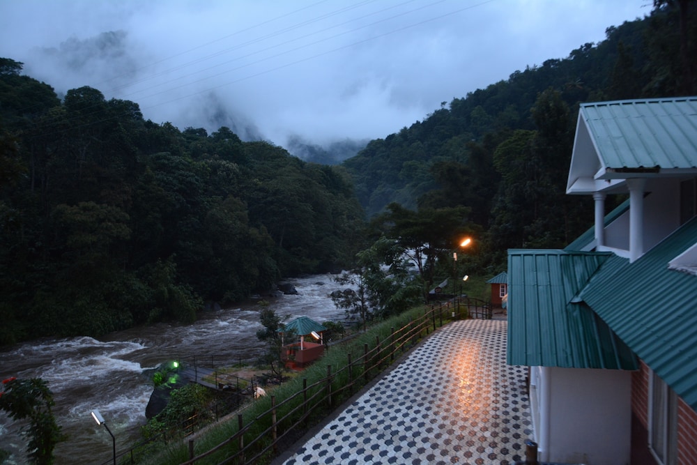 Blanket Riverside Resort & Spa in Chithirapuram