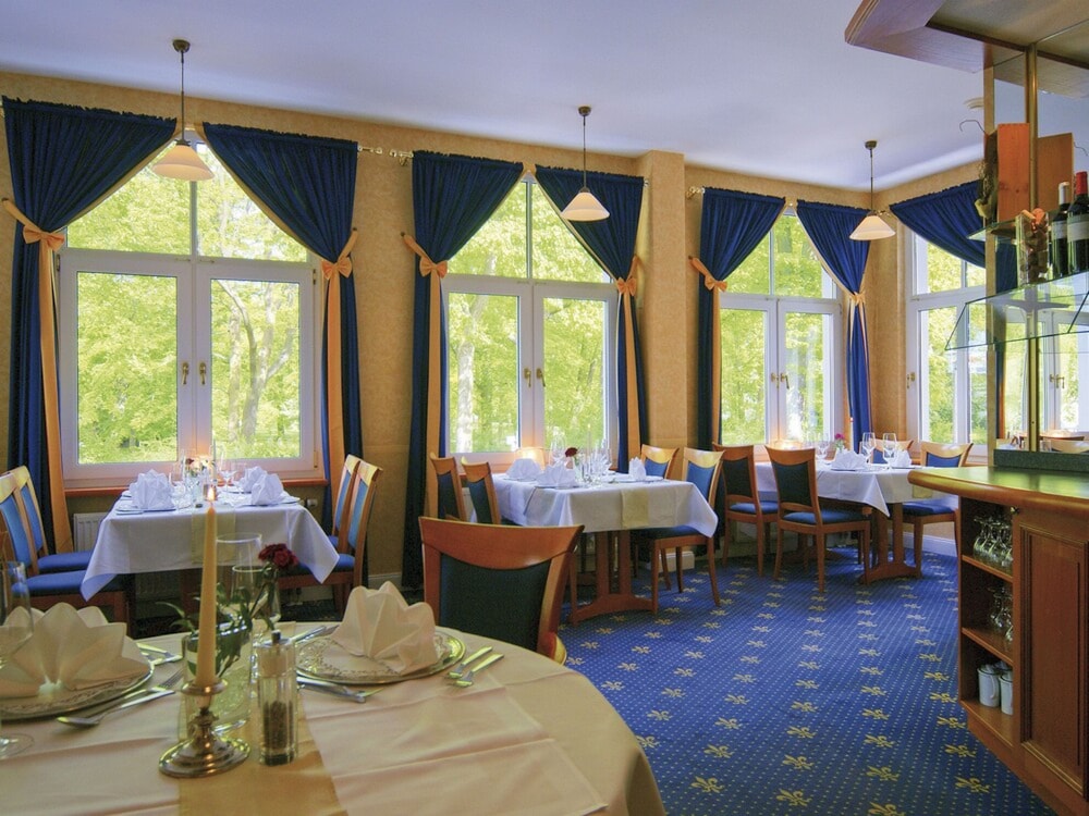 Kurparkhotel Warnemuende 45/49