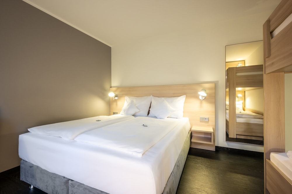SERWAYS HOTEL BRUCHSAL WEST 19/54