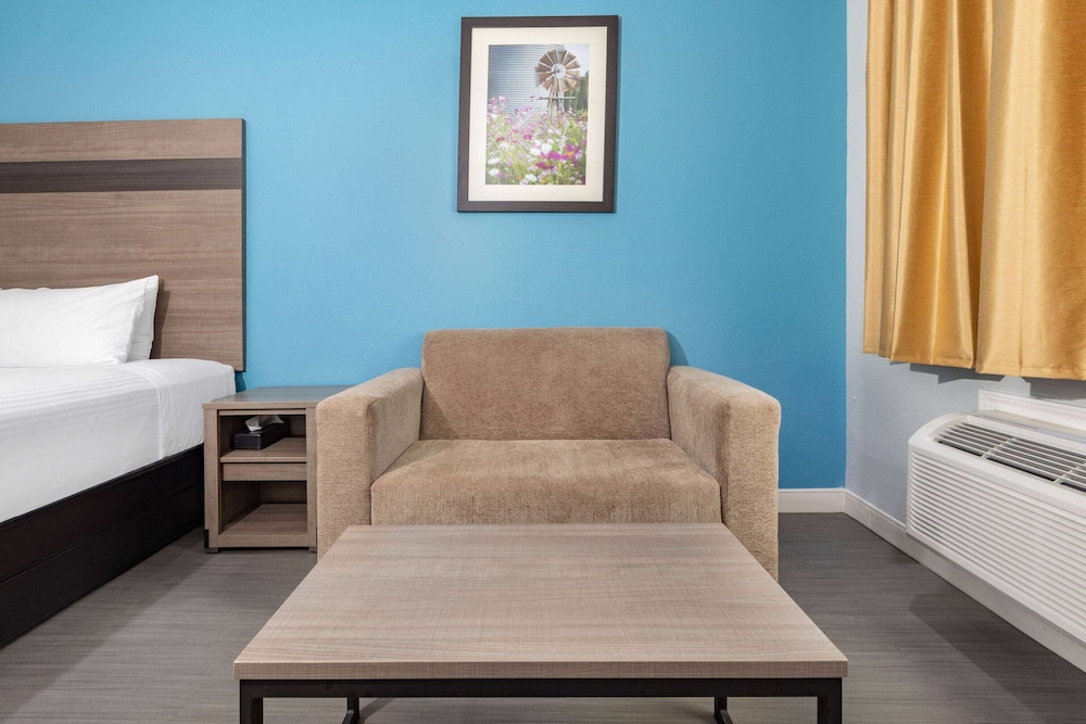 Baymont by Wyndham Freeport Texas 32/50