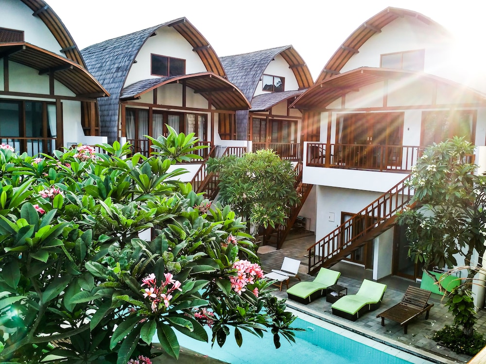 Naturela Uluwatu 8/67