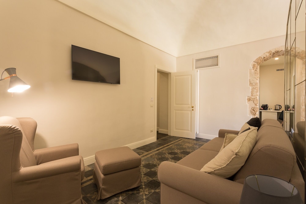 San Carlo Suites 28/50