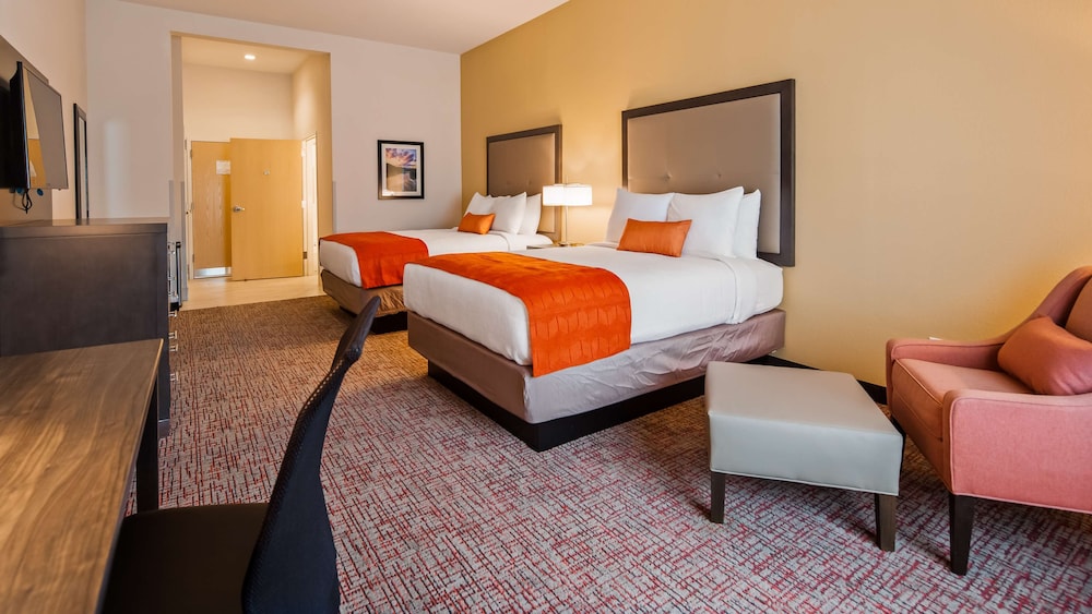 Best Western Plus Elizabethtown Inn & Suites 14/32