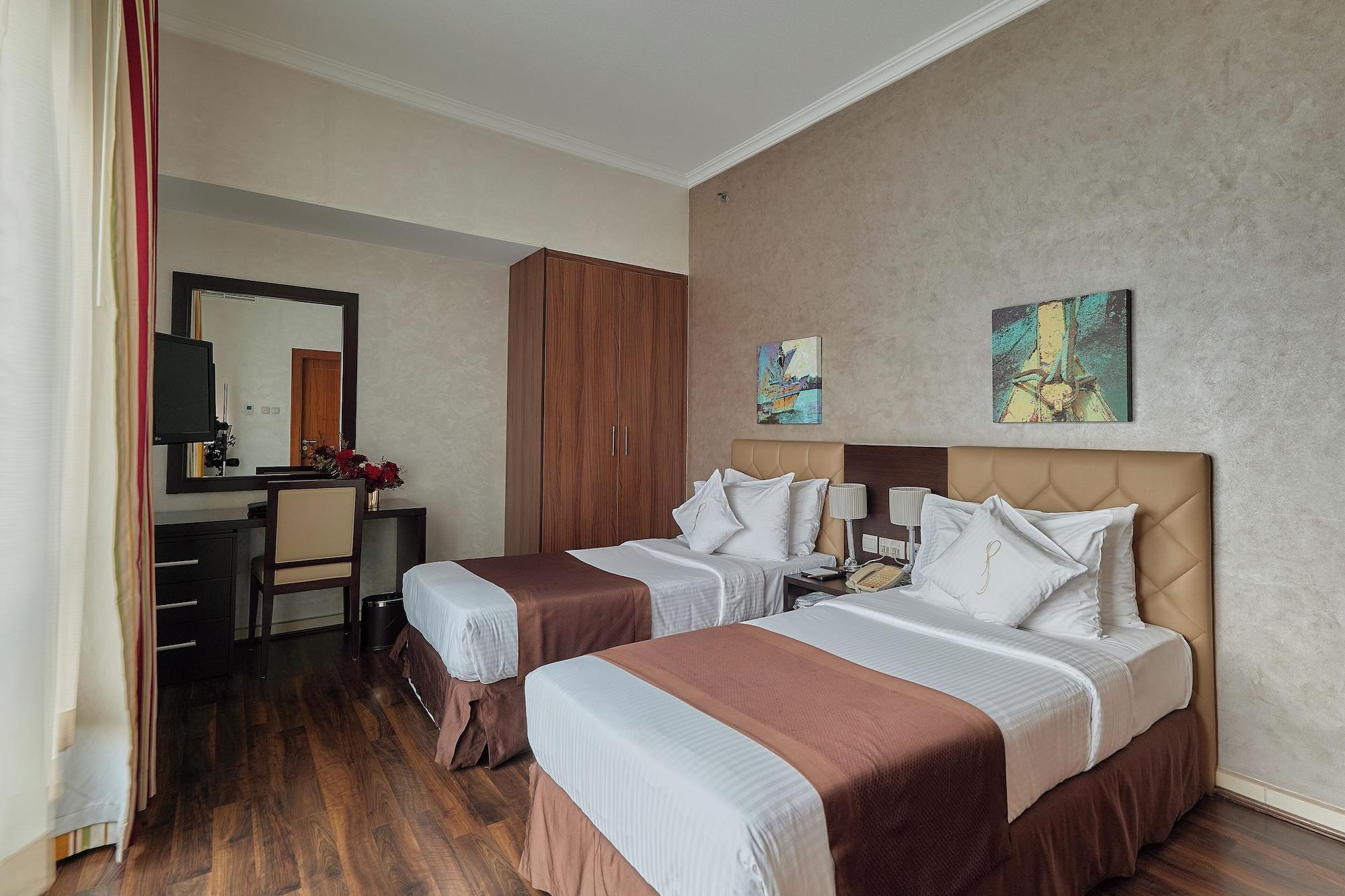 3 Bedrooms, Premier, Apartment, Lake or Marina View، City Premiere Marina Hotel Apartments 6/7