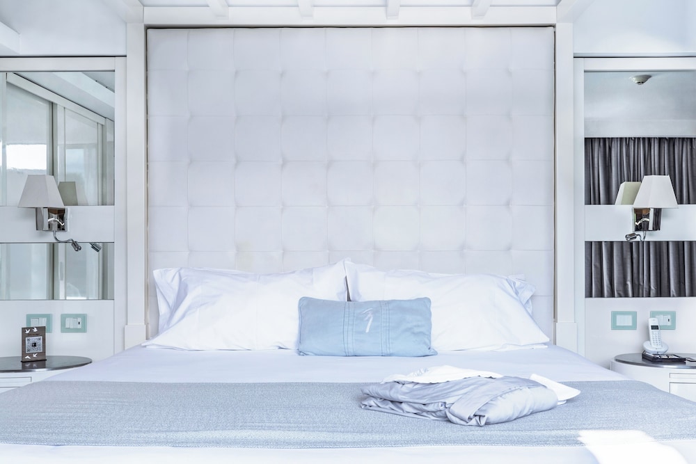 1828 Smart Hotel 6/69