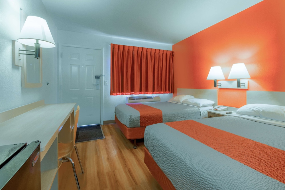 Motel6 Kelso, WA - Mt. St. Helens 24/45