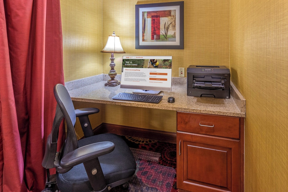 Holiday Inn Express Hotel Suites Bowling Green 50/62
