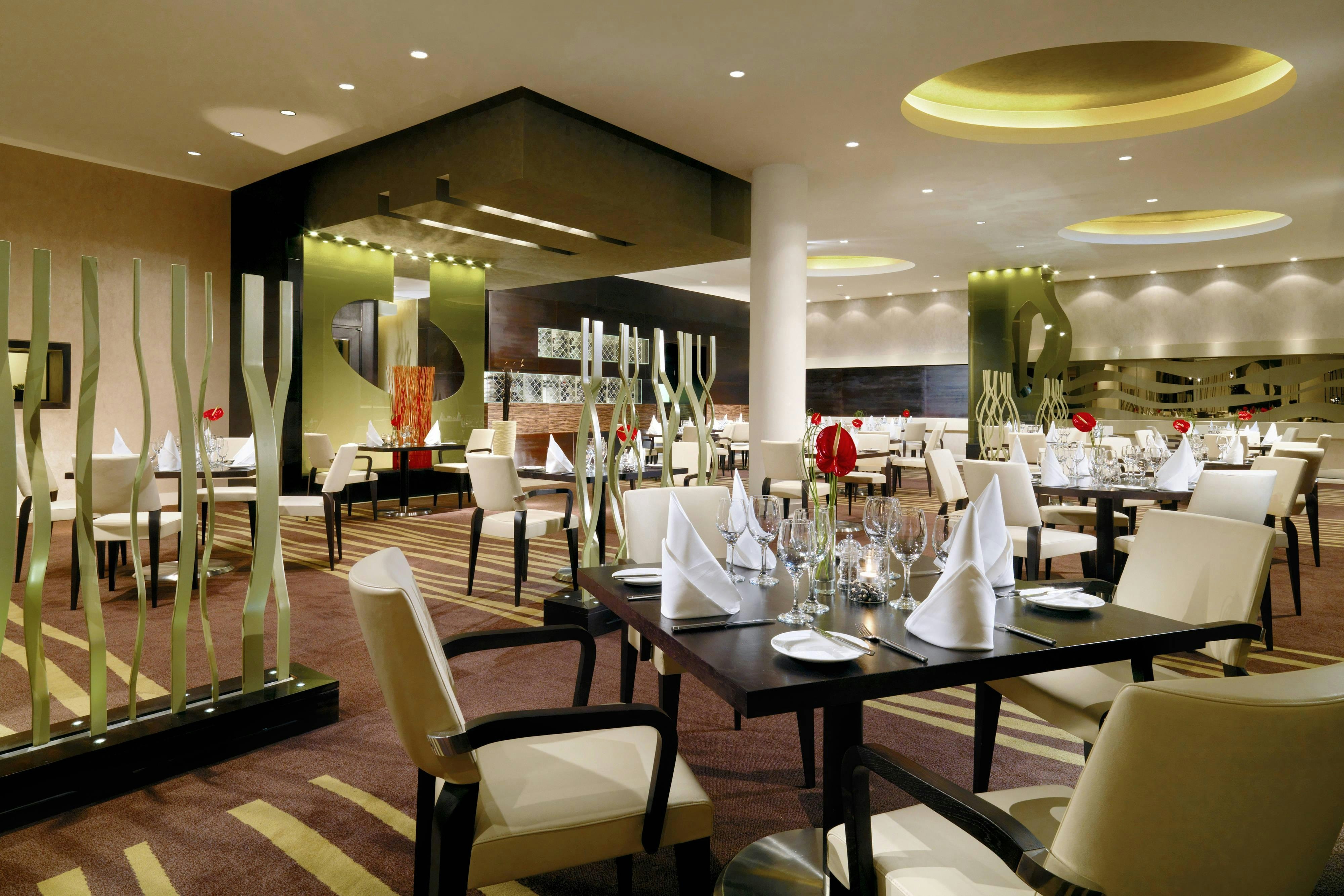 SHERATON ATHLONE HOTEL 40/49