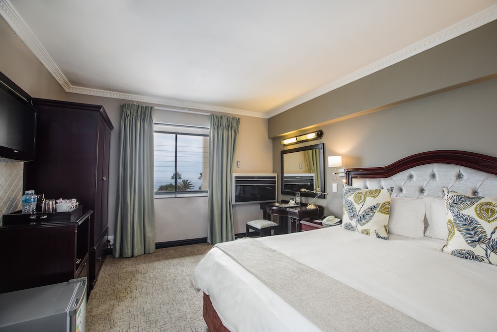 STANDARD, QUEEN BED
