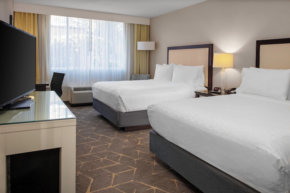 Holiday Inn Suites Boston Peabody 19/62