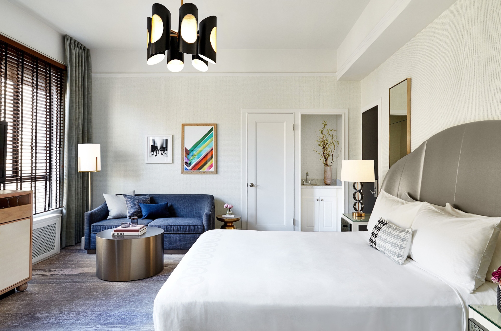 EXECUTIVE, KING BED, SOFA