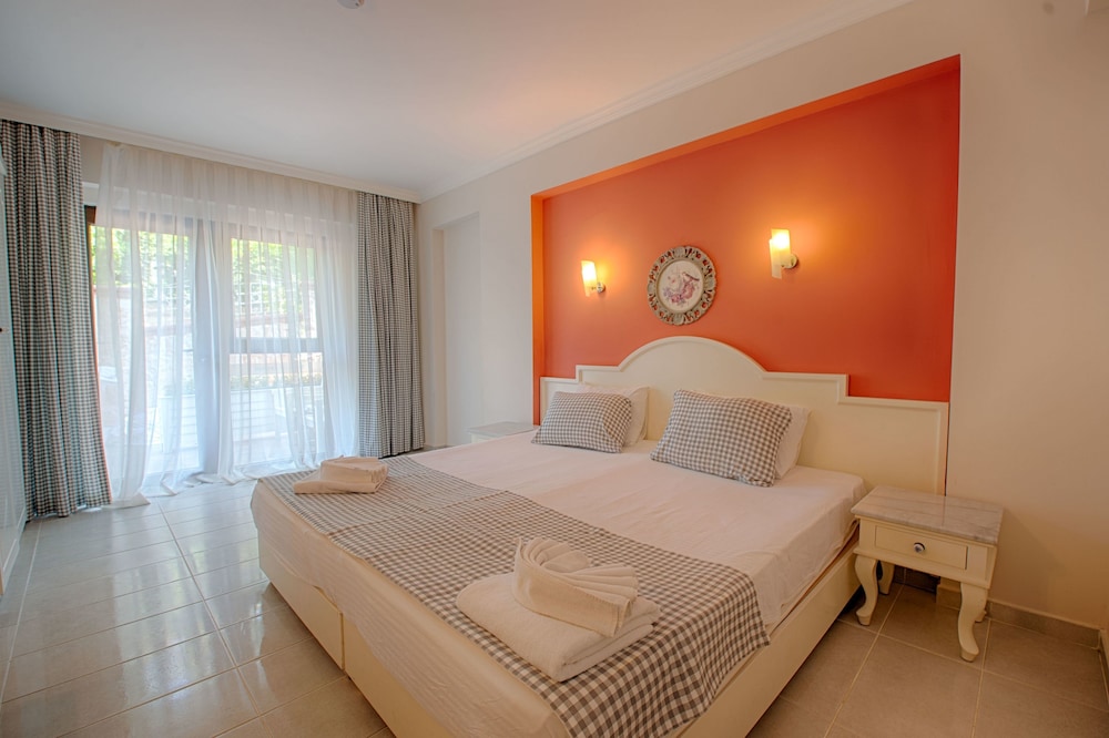S3 HOTELS ORANGE 14/68