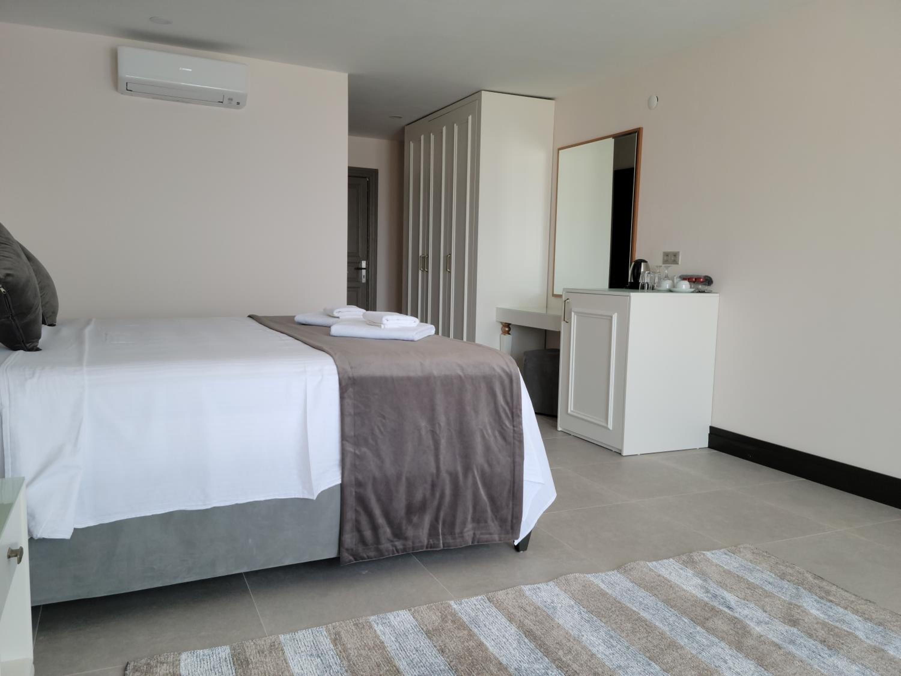 غرفة بسرير كينج بإطلالة على البحر، Mediteran Hotel 10/10