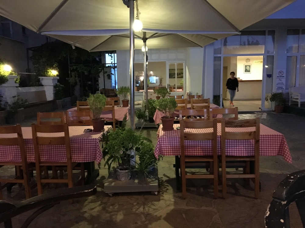 Unver Hotel 33/55