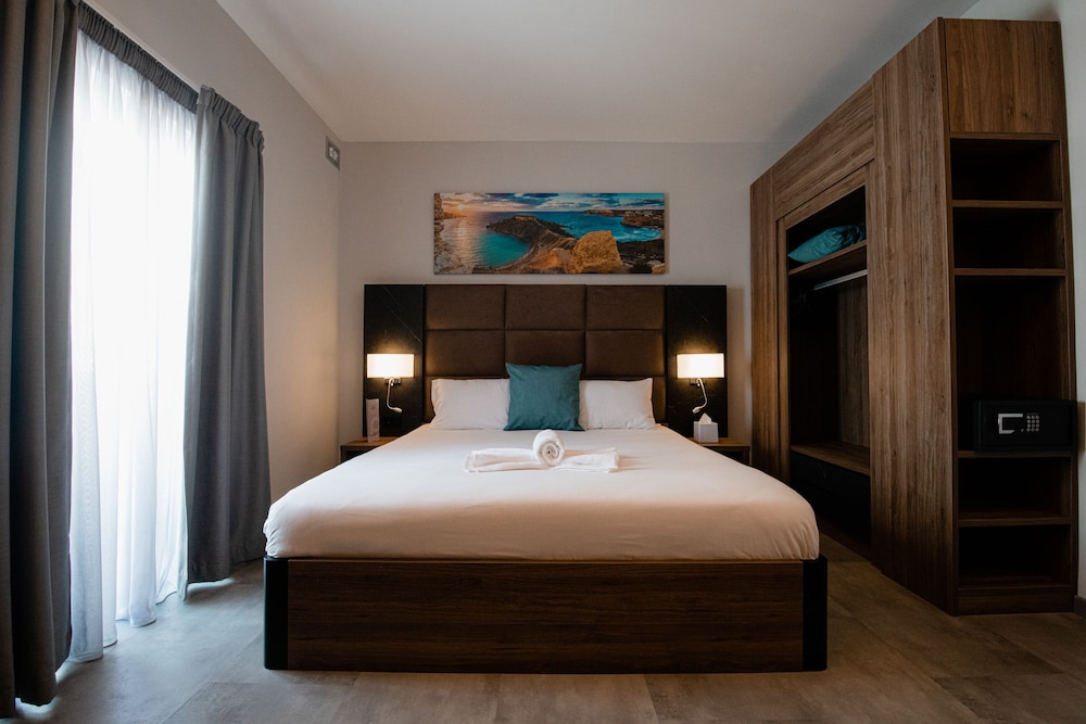 STANDARD, DOUBLE OR TWIN BED, POOL VIEW, BALCONY