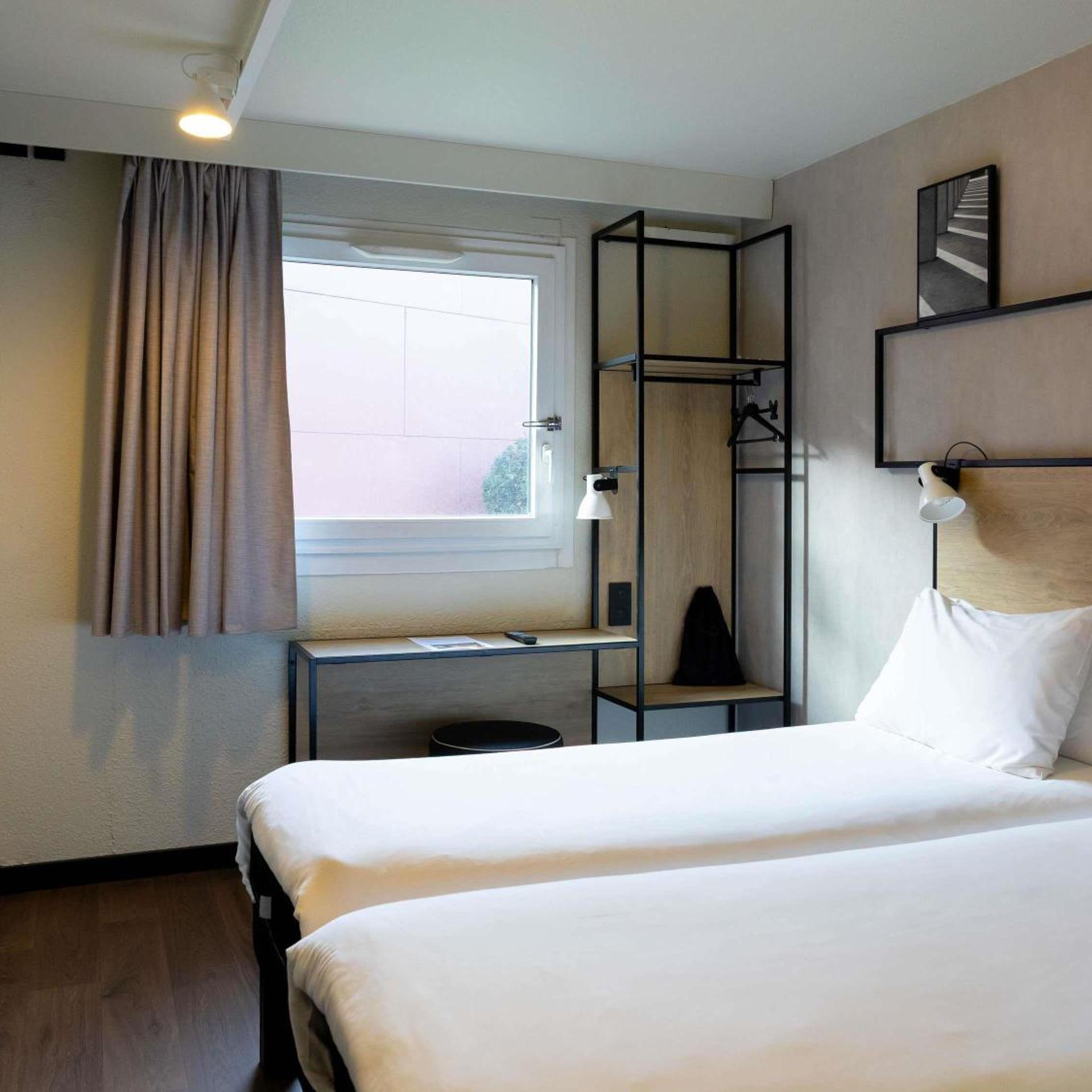 SUPERIOR, DOUBLE OR TWIN BED