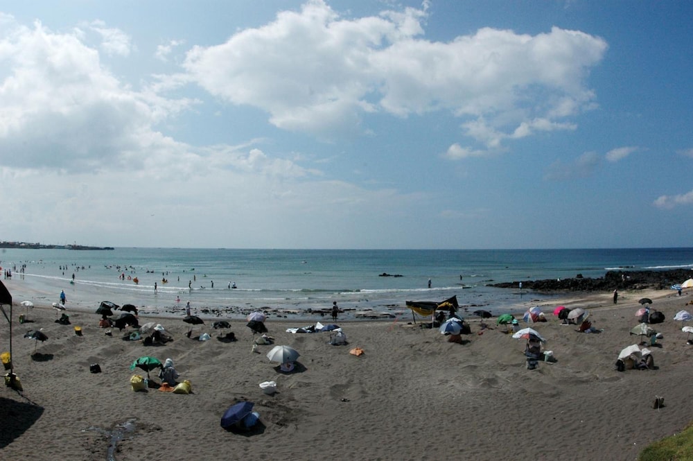 Black Sands Hotel 24/45