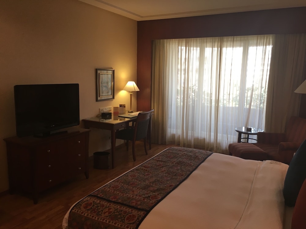 THE LALIT MUMBAI 23/67