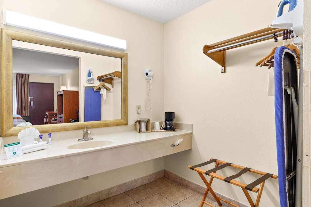Americas Best Value Inn - Ocean Inn 13/27