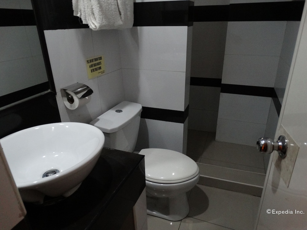 Silver Oaks Suite Hotel 24/25