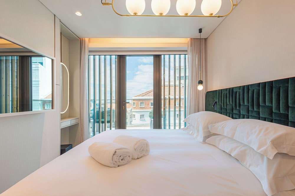 DUPLEX, CITY VIEW
