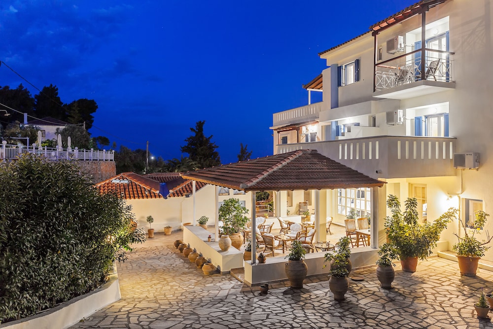 Stafylos Suites Boutique Hotel 42/50