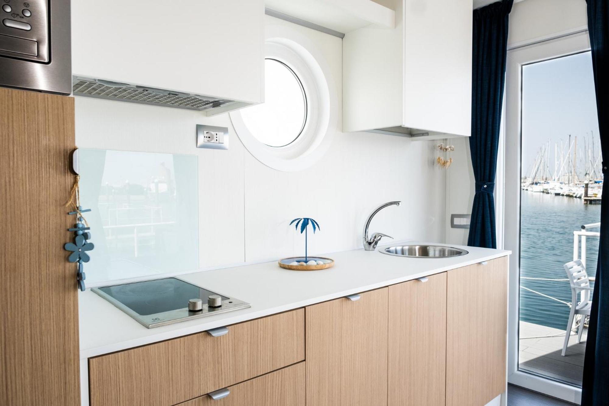 Marina Blu Floating Resort Rimini 26/27