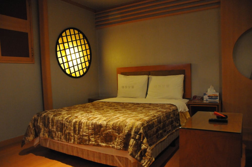DELUXE, DOUBLE BED