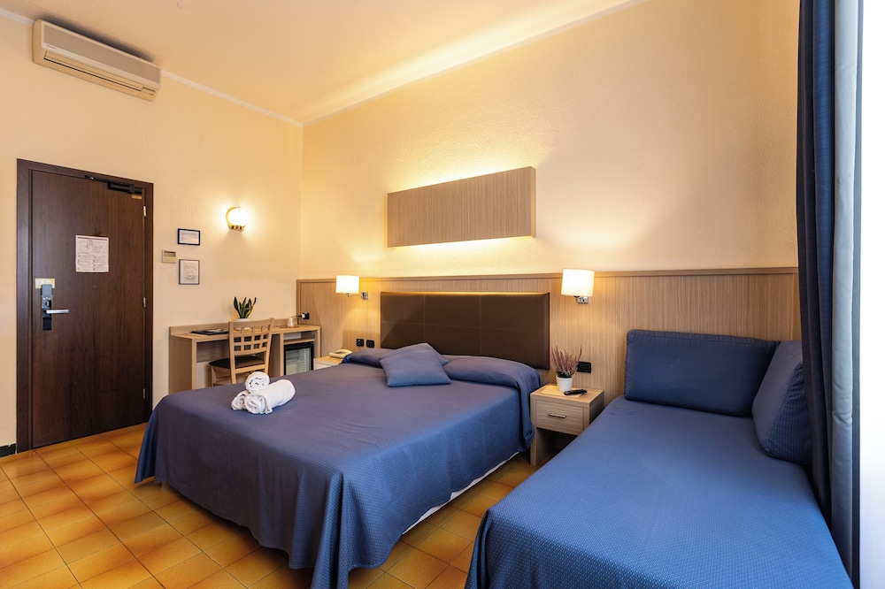 ROOM, TRIPLE