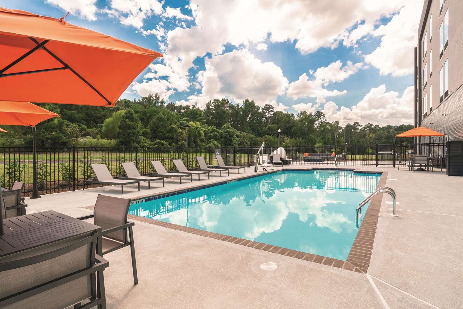 La Quinta Inn And Suites By Wyndham Opelika Auburn 32/33