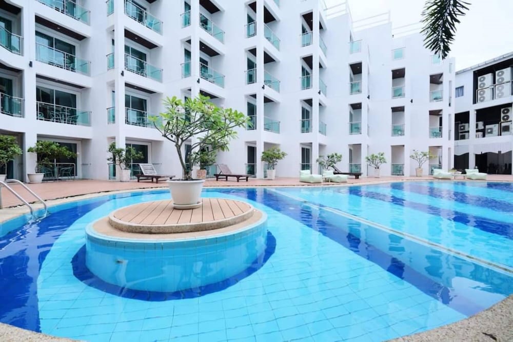 Dragon Beach Resort 10/55