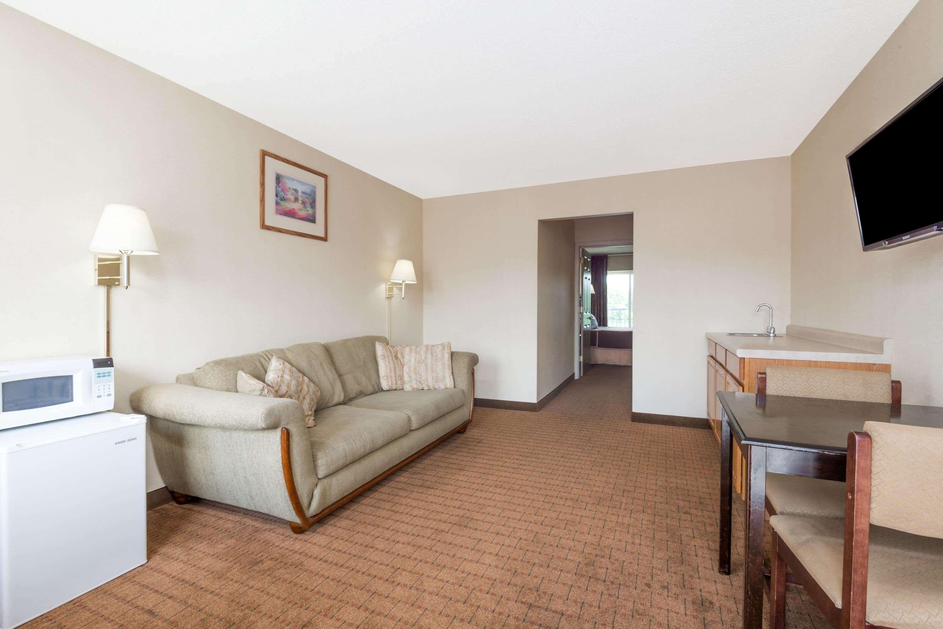 Howard Johnson By Wyndham Springfield 23/31