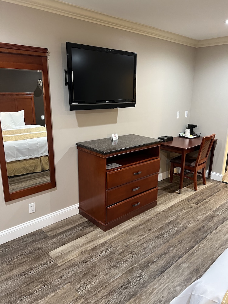 Travelodge By Wyndham Brea 25/29