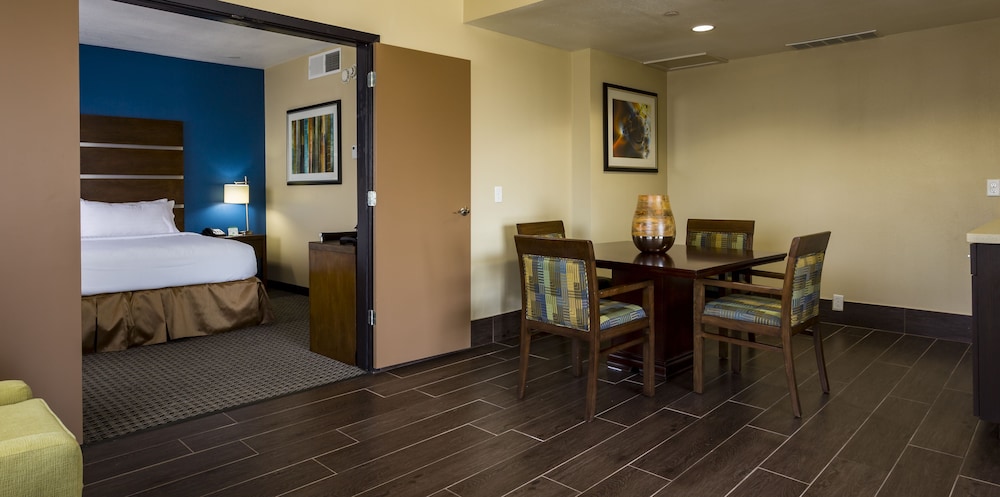 Holiday Inn Houston Downtown 68/77