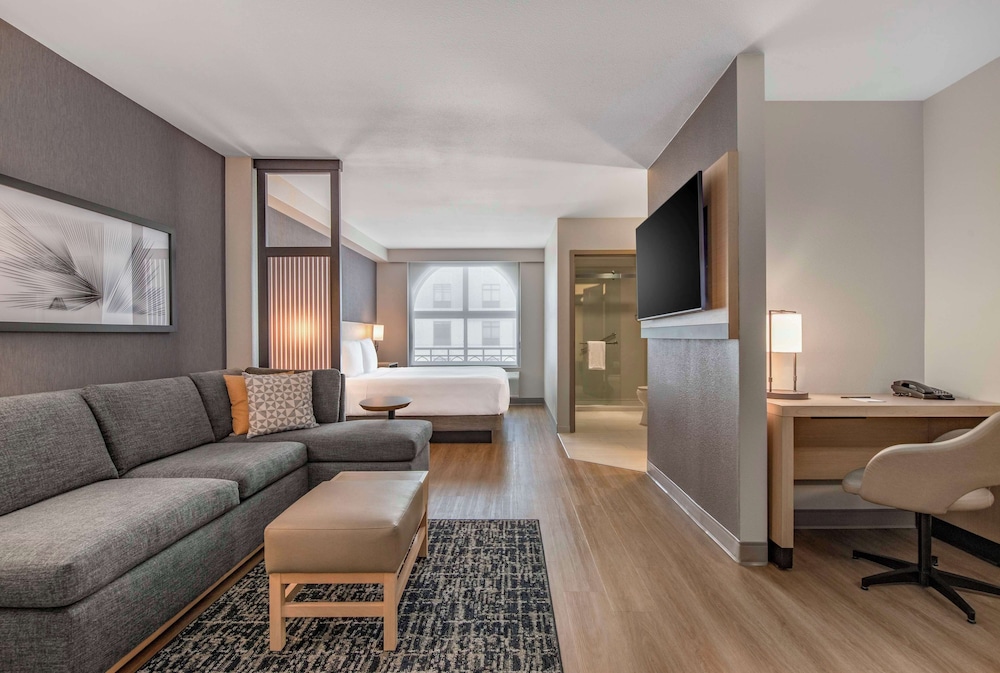 Hyatt Place Riverside Downtown 35/60