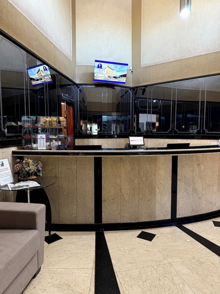 Astron Associado Cristal Palace Hotel 8/56