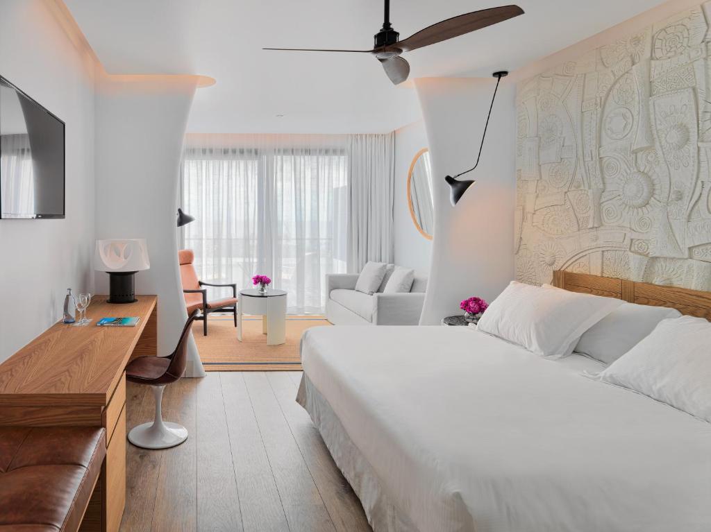 Roof Top, Suite, Single