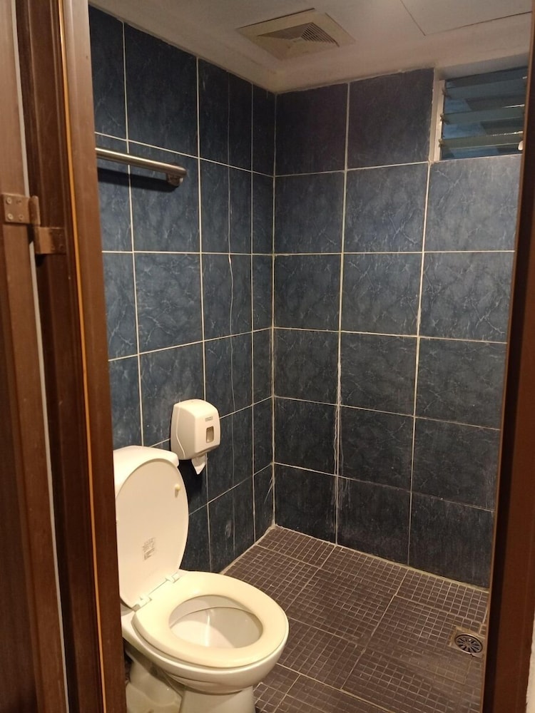 MB s Garden Inn 50/54