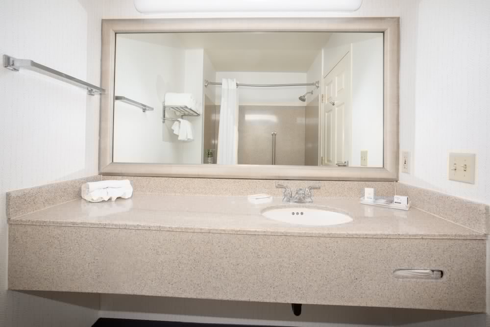 Holiday Inn and Suites Goodyear West Phoenix Area, an IHG Hotel 20/44