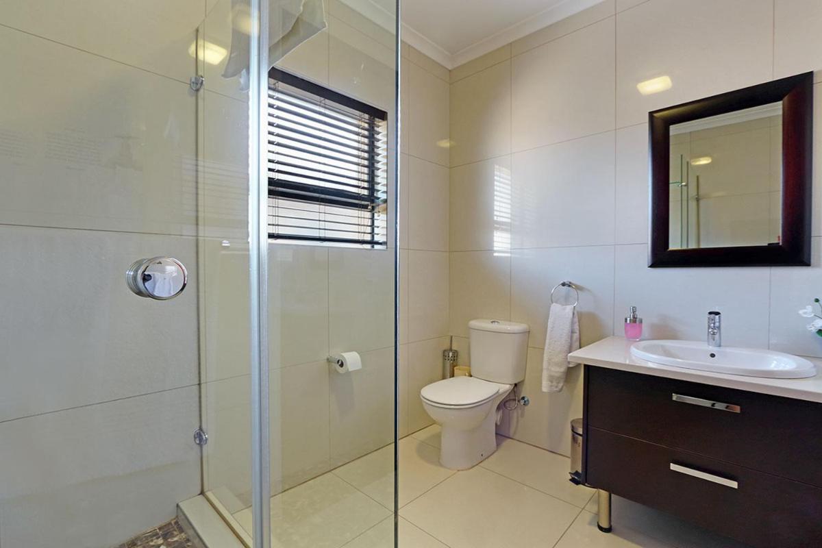 1 Bedroom, Apartment, Star Apartments Cape Town 2/2