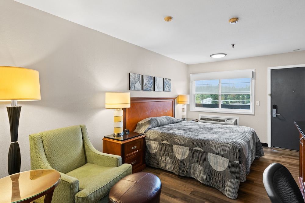 Basecamp Puyallup a Travelodge by Wyndham 30/50