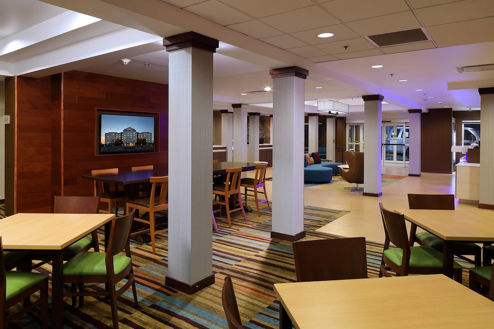 Fairfield Inn & Suites Newark Liberty International Airport 20/38