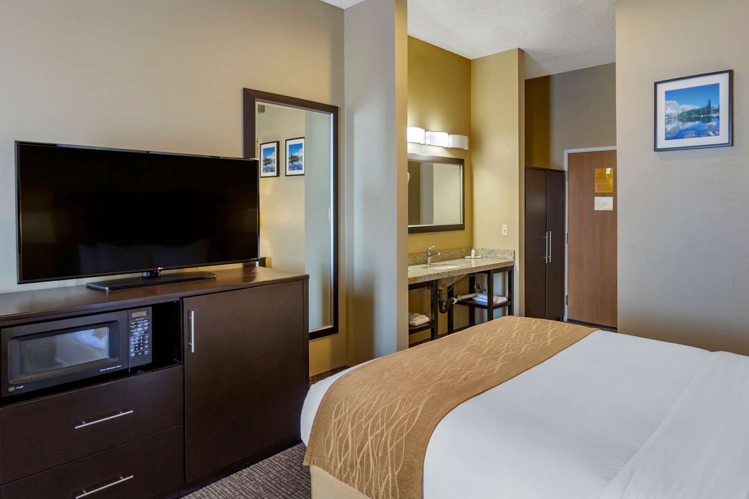 غرفة بسرير كوين لذوي الإعاقة، Comfort Inn Evanston I-80 3/3