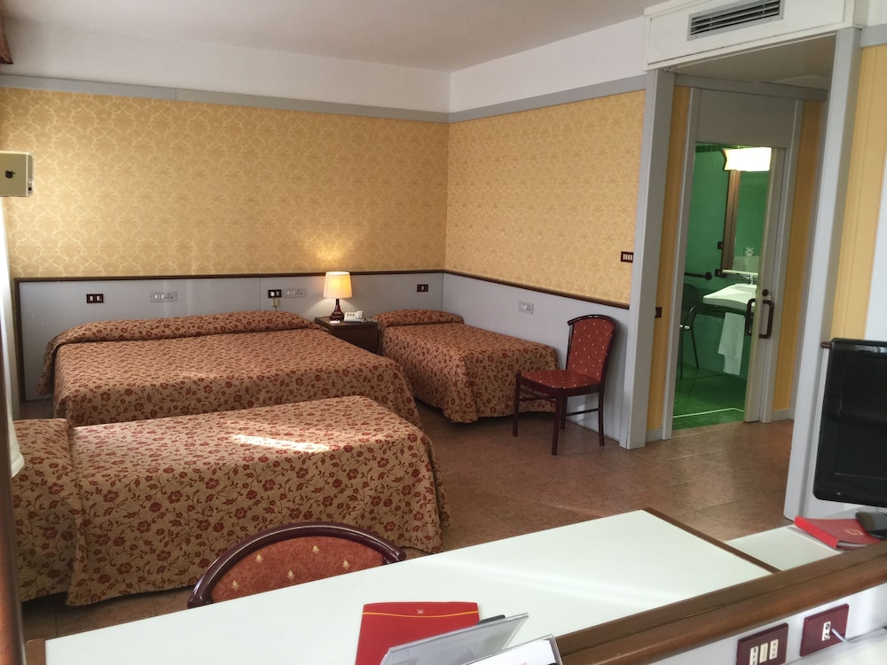 Maxim Hotel 47/70