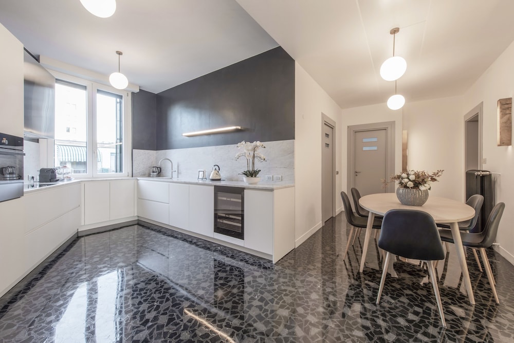 Milan Royal Suites Luxury Apartments 31/50